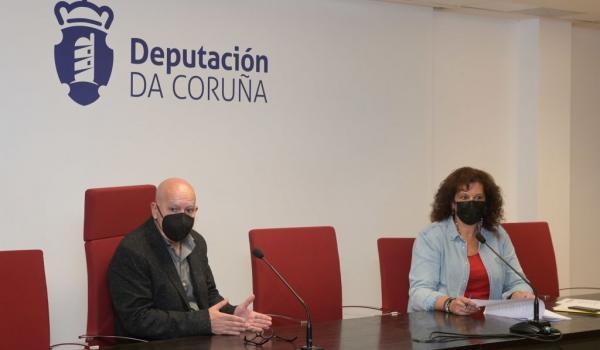 O vicepresidente e deputado de Turismo, Xosé Regueira, e Maite Loureiro, xefa da Sección de Turismo