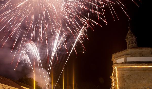 Fogos artificiais na Romaría de Santa Minia (Brión)