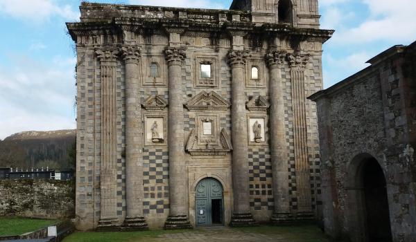 Oficina de información de Monfero no mosteiro de Santa María de Monfero